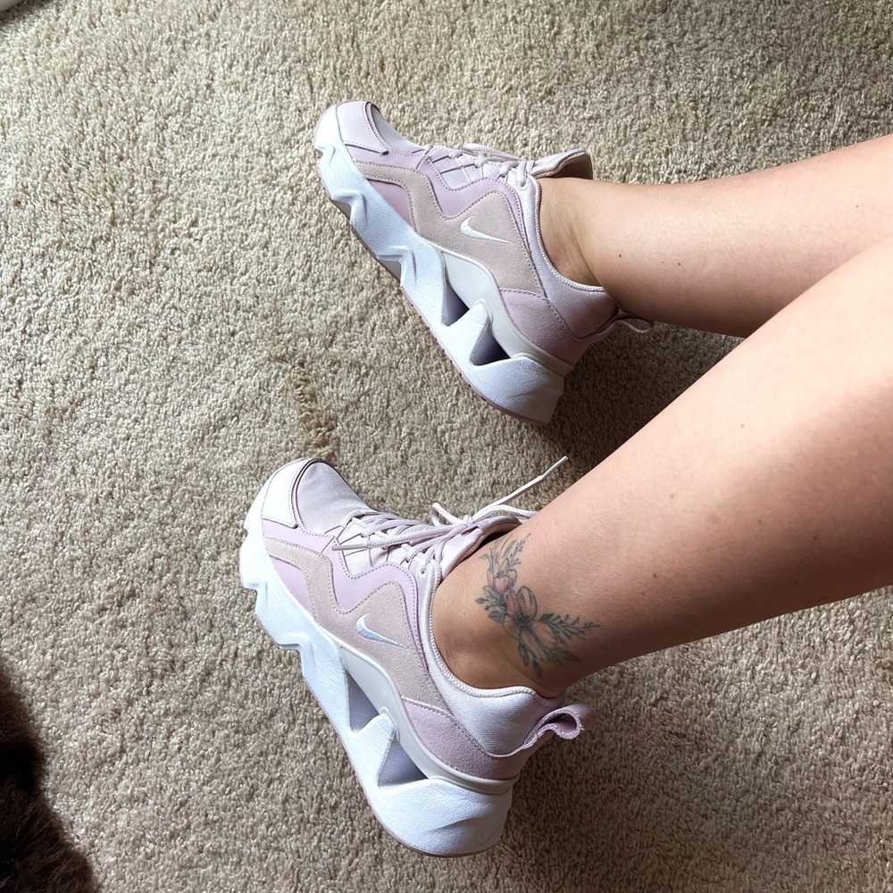 Nike 360 RYZ 1 pink sand